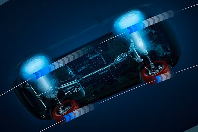 Đặc biệt, lần đầu tiên Nissan mang triết lý NISMO lên một mẫu SUV phổ thông. X-Trail NISMO được phát triển với mục tiêu kết hợp sự tiện nghi hàng ngày và cảm giác lái của một mẫu xe thể thao. Ngoại thất xe mang đậm ADN NISMO với các chi tiết khí động học, mâm Enkei 20 inch, gầm xe hạ thấp và lưới tản nhiệt thiết kế mới giúp tăng lực ép trước thêm 29%.