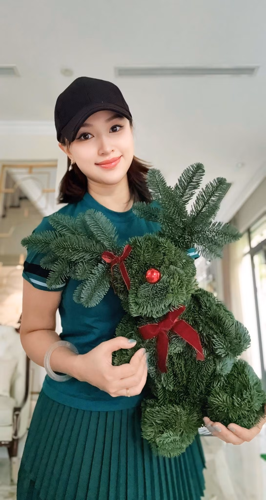 Bên cạnh thay đổi, đầu tư về vẻ ngoài, một trong những bí kíp giữ gìn vóc dáng và nhan sắc "không tuổi" của Vân Hugo là nhờ chăm tập thể dục thể thao.