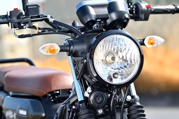 Tay lái của Yamaha PG-1 2025 mới cũng được làm mới với thiết kế rộng và cao hơn so với trước, yên trước - sau tách biệt giữa người lái và hành khách, cùng khoảng sáng gầm xe 190mm.