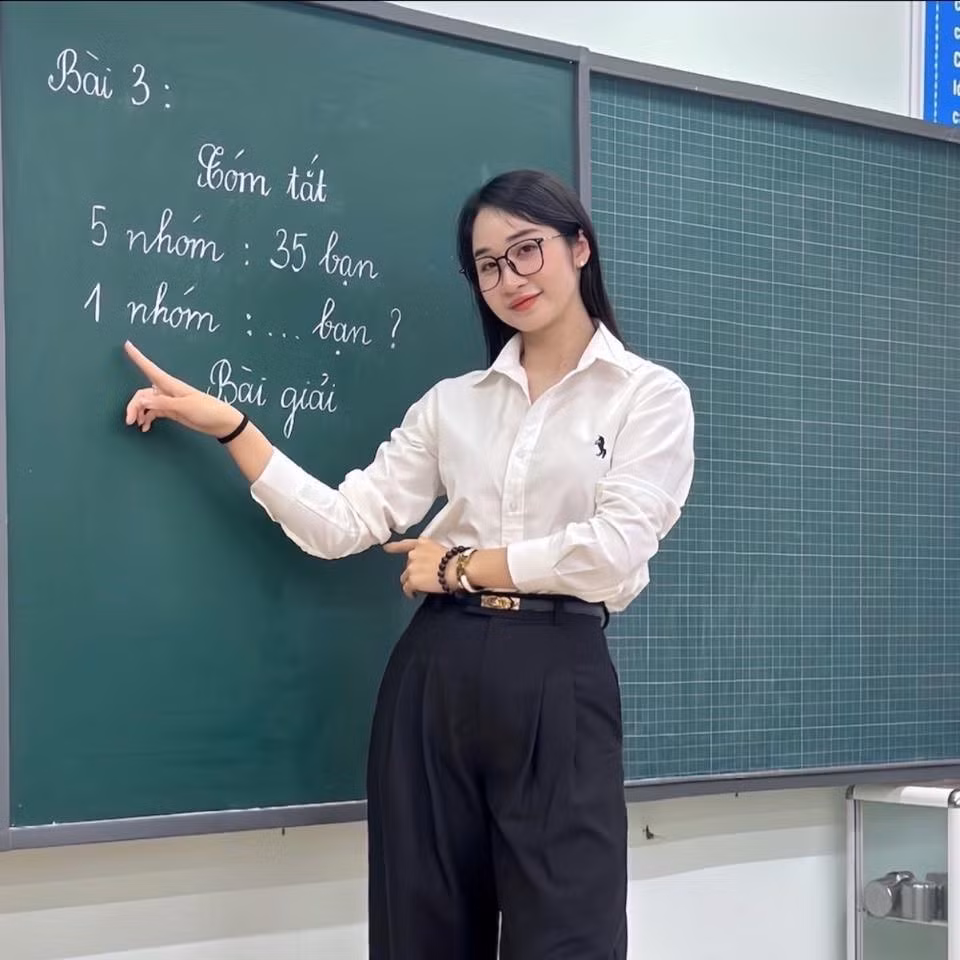 Gu ăn vận của cô giáo tiểu học Thái Bình nhận được nhiều lời khen của cư dân mạng.