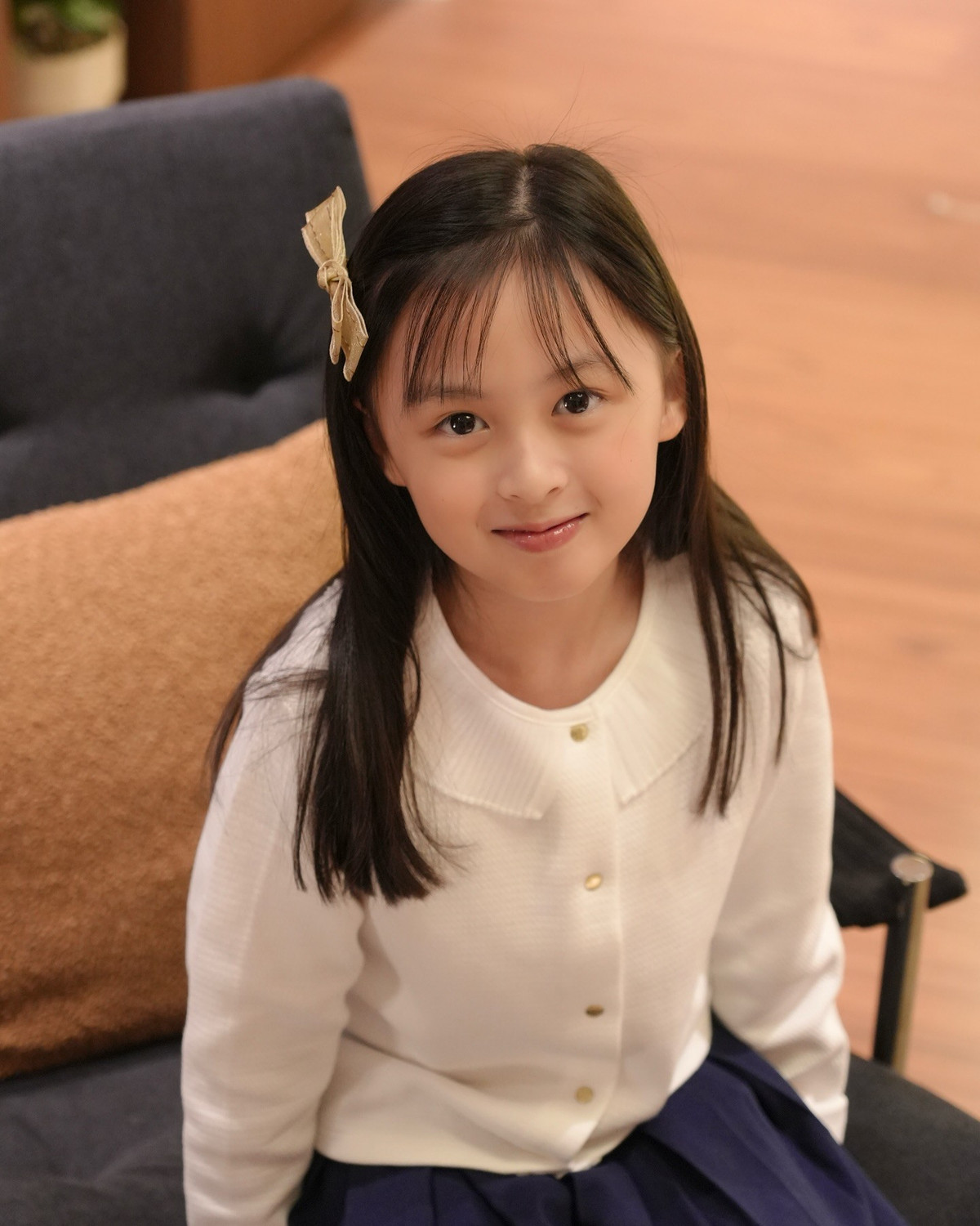 Dù còn nhỏ tuổi, nhưng bé Cam Cam thể hiện sự tỉ mỉ, tập trung và sáng tạo trong từng bức vẽ. Kiên Hoàng và Heo Mi Nhon nhiều lần chia sẻ thành quả của con gái, và nhận về vô số lời khen từ người hâm mộ.