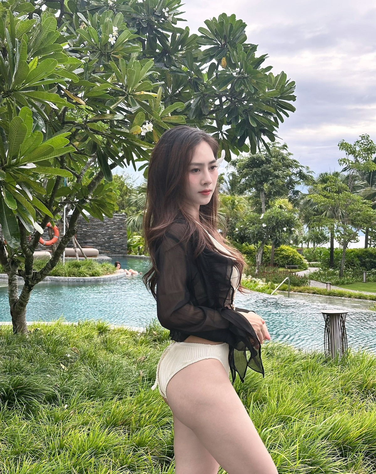 Để có được body sau sinh như này cho thấy sự nỗ lực không ngừng của Hải Yến trong việc chăm sóc bản thân, duy trì vóc dáng và sức khỏe sau sinh.