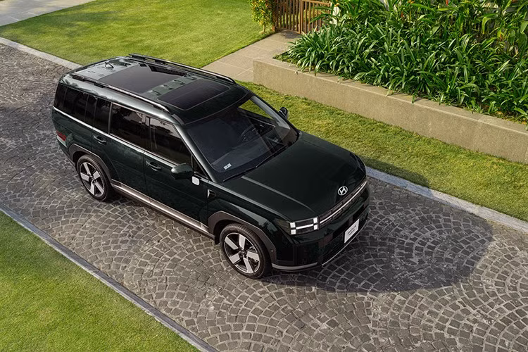 HTV vừa chính thức giới thiệu mẫu xe Hyundai SantaFe Hybrid 2026 đến thị trường Việt Nam, gia tăng sức cạnh tranh trong phân khúc D-SUV với thiết kế ấn tượng, công nghệ Turbo-Hybrid tiên tiến và tiêu chuẩn an toàn hàng đầu