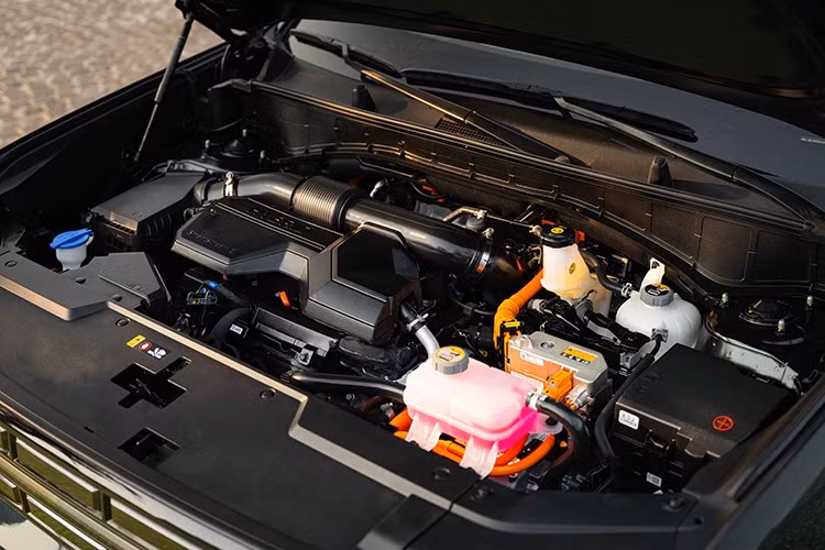 Sự kết hợp giữa hộp số có cấp và công nghệ ASC không chỉ mang lại cảm giác lái phấn khích, sang số mượt mà mà còn giúp tăng độ bền hộp số nhờ giảm thiểu ma sát trong quá trình vận hành. Giải pháp này, khi kết hợp cùng hệ dẫn động 4 bánh toàn thời gian HTRAC, mang lại khả năng vận hành linh hoạt.