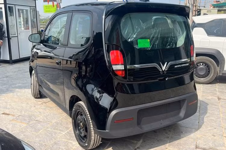 Cải tiến kỹ thuật quan trọng này không chỉ tối ưu hóa khả năng vận hành mà còn giải quyết bài toán thời gian chờ đợi của người dùng. Thời gian sạc pin từ 10% lên 70% nay đã được rút ngắn chỉ còn khoảng hơn 30 phút, mang lại sự tiện lợi vượt trội cho nhu cầu di chuyển liên tục trong đô thị.