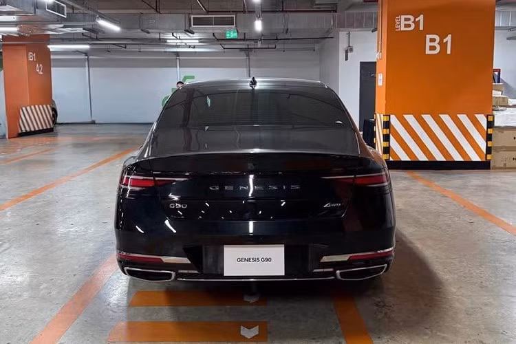Trong bối cảnh thị trường tràn ngập những chiếc Mercedes-Benz S-Class, BMW 7 Series và Audi A8, sự xuất hiện của Genesis G90 mang đến lựa chọn độc đáo cho giới thượng lưu ưa khác biệt. Tuy nhiên, mức giá cao hơn các đối thủ khiến nhiều người dùng còn e dè.