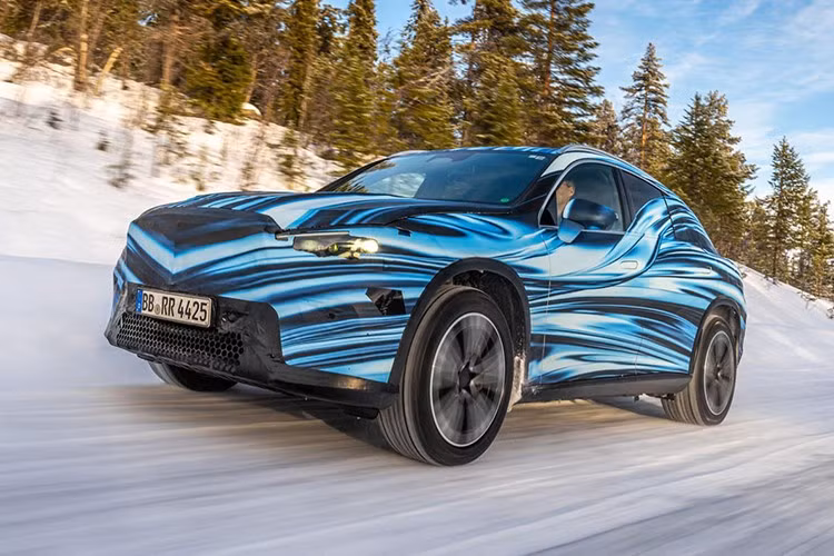 Theo kế hoạch, Mercedes GLC 400 4Matic EQ sẽ là phiên bản đầu tiên ra mắt, với khả năng bổ sung khoảng 260 km quãng đường chỉ trong 10 phút sạc nhờ công suất trên 320 kW. Sự kiện ra mắt chính thức sẽ diễn ra vào ngày 7/9 tại Munich, nơi GLC EV hứa hẹn trở thành tâm điểm của triển lãm.