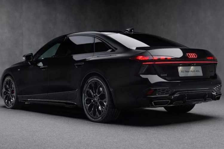 Audi A6L mới sử dụng ngôn ngữ thiết kế mạnh mẽ của A6 phiên bản toàn cầu nhưng tỷ lệ thân xe đã thay đổi đáng kể. Cụ thể, Audi đã kéo dài thân xe thêm 143 mm, nâng tổng chiều dài lên 5.142 mm. Phần tăng thêm chủ yếu nhằm cải thiện không gian ở hàng ghế sau nhờ chiều dài cơ sở đạt 3.066 mm. Con số này nhỉnh hơn 68 mm so với Audi A8 tiêu chuẩn nhưng vẫn ngắn hơn 62 mm so với A8L.