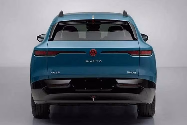 Cuối cùng là hệ thống hỗ trợ lái nâng cao cấp độ L2++, bao gồm bao gồm khả năng di chuyển “từ chỗ đỗ đến chỗ đỗ” trên cả đường nội đô và cao tốc. Hệ thống cũng hỗ trợ cập nhật phần mềm qua mạng (OTA) để cải tiến liên tục. Ngoài ra, xe còn tích hợp trợ lý ảo AI sử dụng mô hình ngôn ngữ lớn nhằm nâng cao khả năng tương tác.