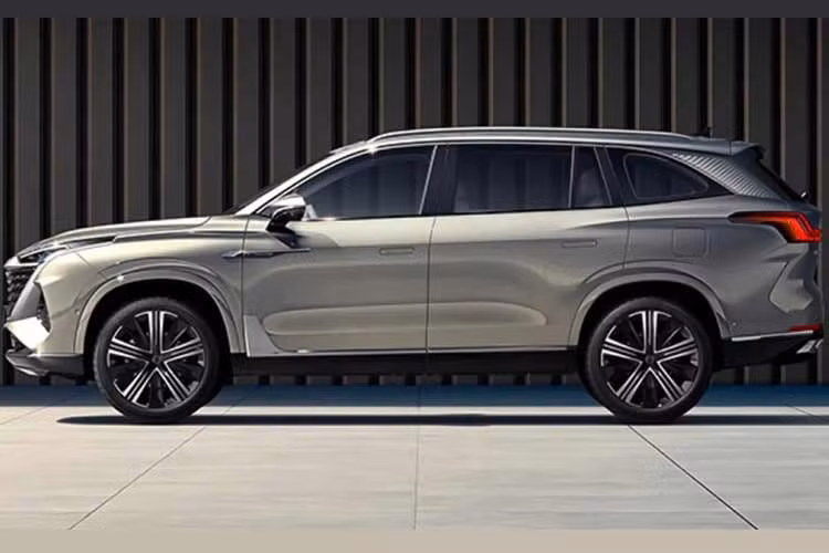 Theo đó, tại thị trường Anh quốc, mẫu xe SUV MGS9 PHEV 2026 mới có giá khởi điểm 34.205 Bảng (khoảng 1,2 tỷ đồng). Mẫu SUV cỡ lớn của MG rẻ hơn đáng kể so với nhiều đối thủ cùng phân khúc như Volkswagen Tayron hay Skoda Kodiaq.