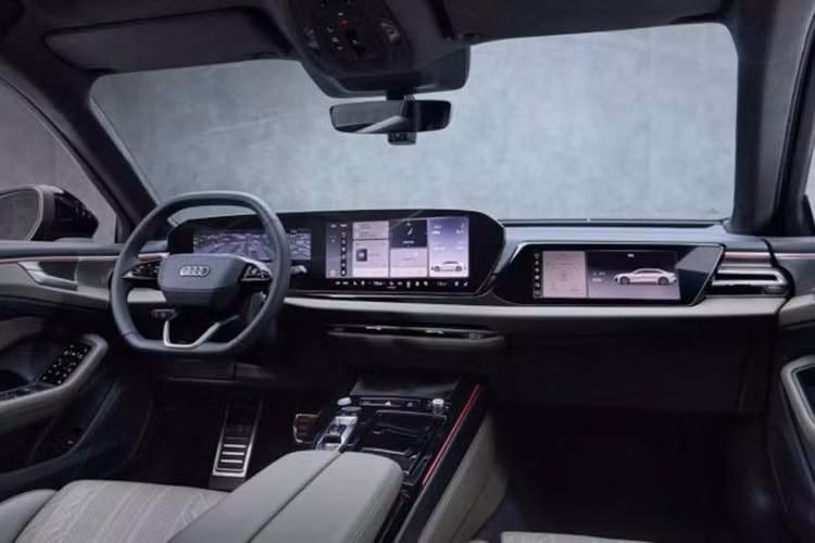 Về an toàn, A6L mới được trang bị 33 cảm biến, bao gồm 2 cảm biến LiDAR, cùng hệ thống lái thông minh Qiankun do Huawei phát triển. Ngoài 28 tính năng hỗ trợ lái nâng cao ADAS, mẫu sedan này còn có 7+2 túi khí, tay nắm cửa bán ẩn với tính năng bảo vệ điện cơ kép, nắp ca-pô hấp thụ lực và bộ đệm va chạm ở cản trước.