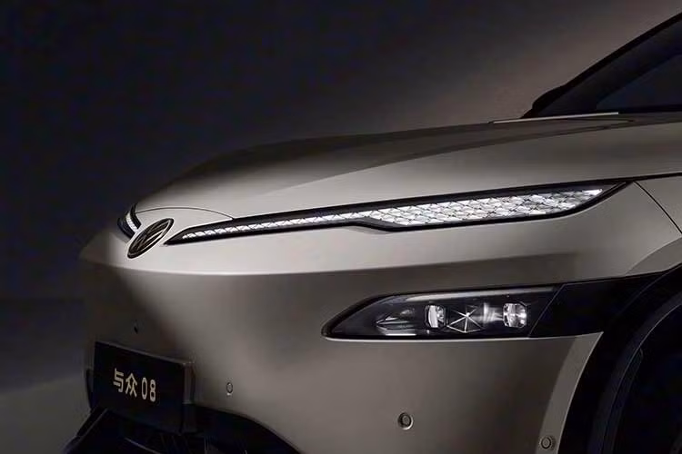 Cung cấp năng lượng cho mẫu SUV này là bộ pin lithium-sắt-photphat (LFP) do CATL cung cấp với dung lượng 82,368 kWh và 95,04 kWh. Các tùy chọn pin này cho phạm vi hoạt động lần lượt 630 km, 700 km và 730 km theo chu trình CLTC.