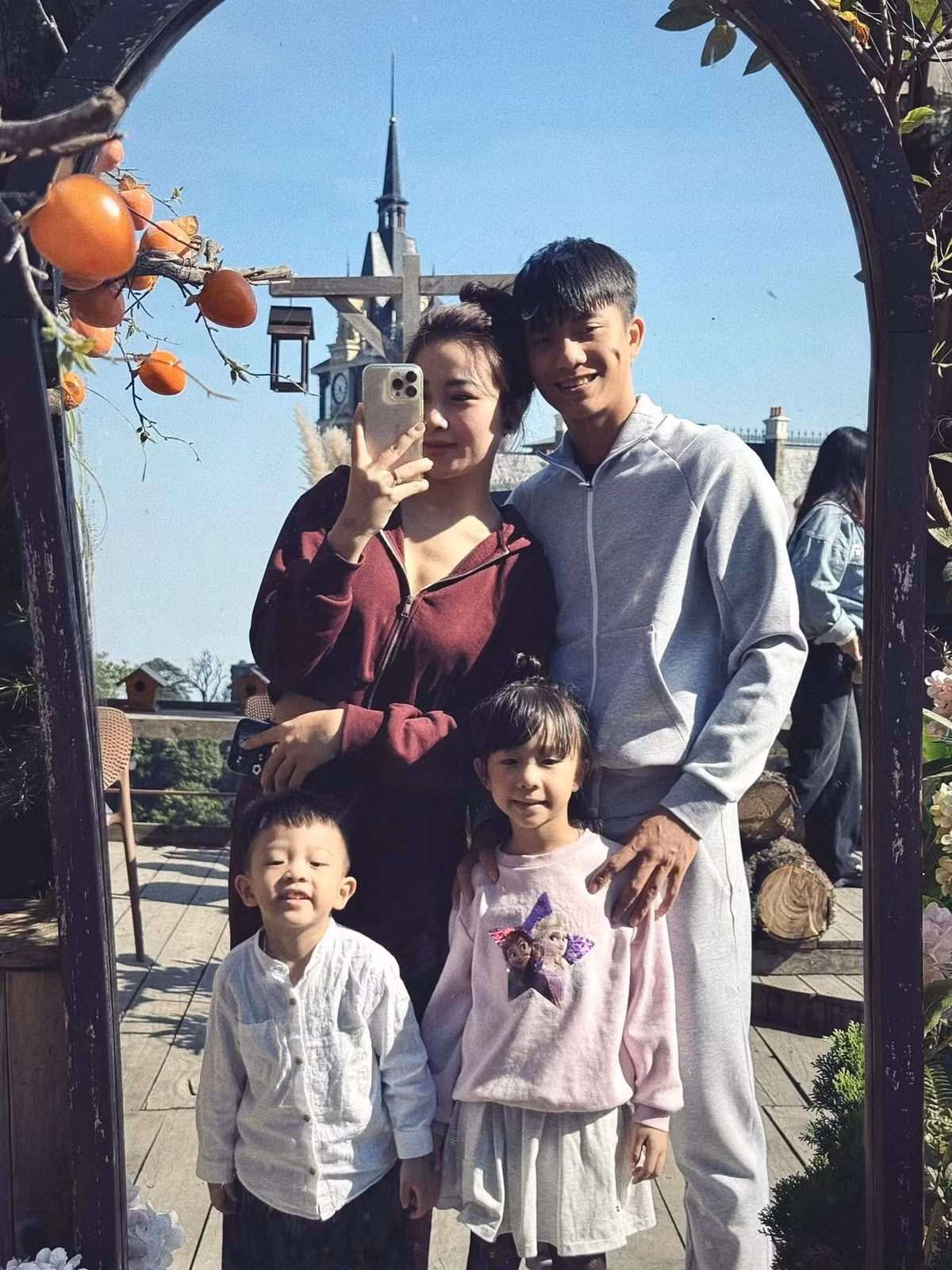 Trong 3 năm kết hôn, vợ chồng Nhật Linh - Văn Đức đã có 2 thiên thần bé vô cùng đáng yêu và dễ thương.