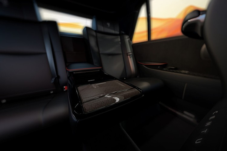 Sau khi giới thiệu Century SUV vào năm 2023, Toyota tiếp tục trình diễn concept Century Coupe tại JMS 2025 với thiết kế đèn pha đôi đặc trưng, phong cách hiện đại và nhiều chi tiết mang tính trình diễn công nghệ cao.