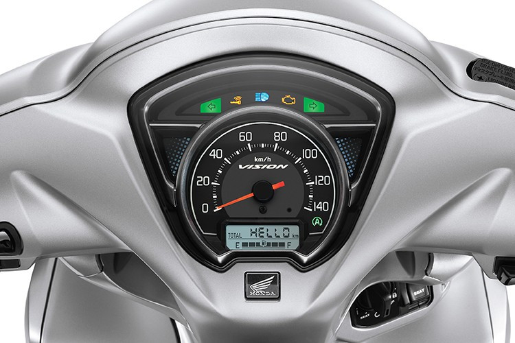 Mặt đồng hồ kết hợp truyền thống và LCD được thiết kế tinh xảo và trau chuốt, hài hòa giữa tính năng và thẩm mỹ, giúp người lái dễ dàng theo dõi thông số trong mọi điều kiện di chuyển. Logo 3D được cách điệu tinh tế trên thân xe, mang đến hình ảnh trẻ trung, năng động mà vẫn toát lên vẻ sang trọng.