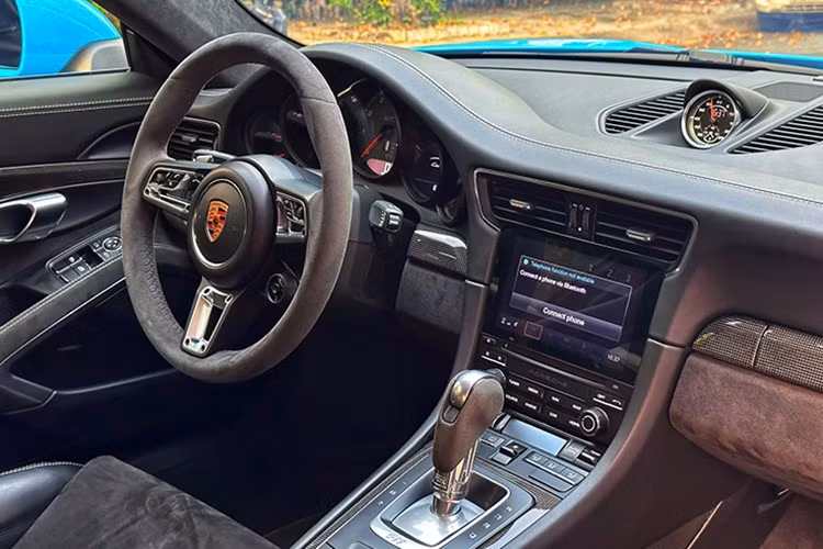 Động cơ này giúp Porsche 911 Carrera GTS thế hệ mới sản sinh công suất tối đa 450 mã lực tại vòng tua máy 6.500 vòng phút và mô-men xoắn cực đại 550 Nm.