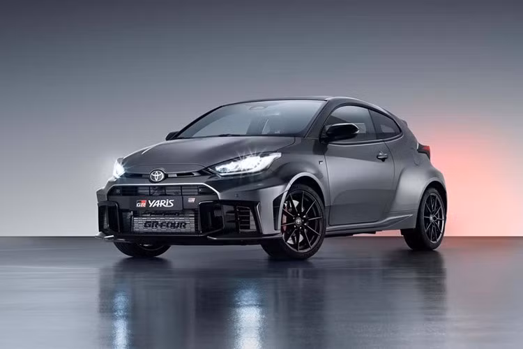 Dưới nắp ca-pô vẫn là động cơ ba xi-lanh 1.6 lít G16E-GTS với công suất 296 mã lực và mô-men xoắn 400 Nm. Hệ dẫn động bốn bánh toàn thời gian GR-Four cũng không thay đổi, chia mô-men xoắn theo tỷ lệ 60:40 trước-sau ở chế độ Normal và 50:50 ở chế độ Gravel; chế độ Track có mô-men xoắn thay đổi theo tỷ lệ từ 60:40 đến 30:70 tùy thuộc vào điều kiện lái xe.