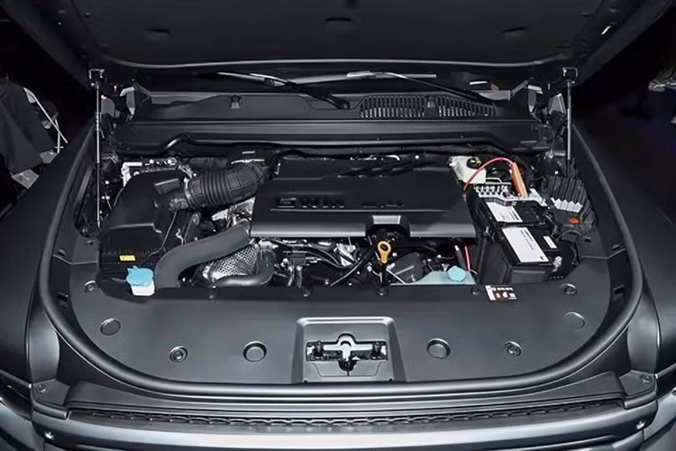 Mẫu SUV nhà Haval sử dụng động cơ diesel tăng áp 2.4L, cho công suất 186 mã lực và momen xoắn xoắn 490Nm, kết hợp hộp số tự động 9 cấp.