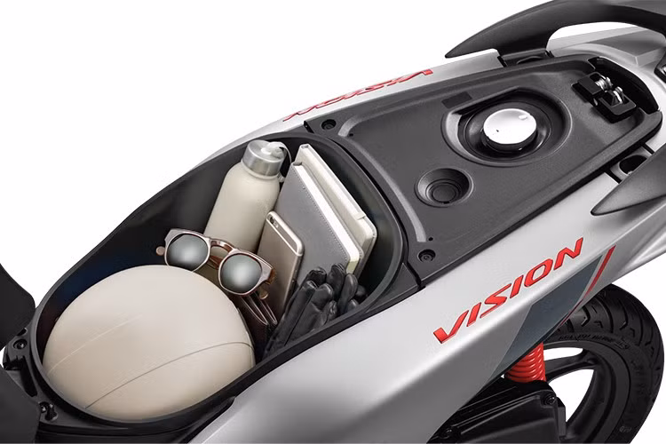 Ngoài ra, chế độ đèn luôn sáng giúp tăng khả năng nhận diện của xe khi di chuyển trên đường phố và đảm bảo tầm nhìn tốt nhất cho người lái. Nhờ đó, Vision 2026 cam kết mang đến sự an tâm tuyệt đối và an toàn trong mọi điều kiện ánh sáng, đồng hành cùng bạn trên mọi cung đường.