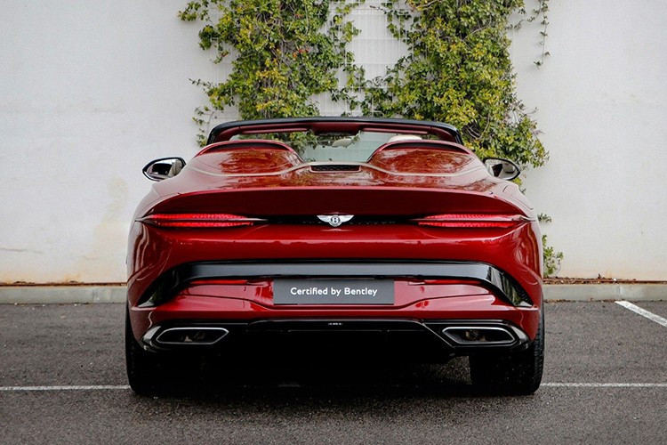 Rất có thể sự tương đồng giữa Bentley Bacalar và Continental GTC tiêu chuẩn đã hạn chế sức hút của mẫu xe giới hạn này. Trong khi một chiếc Continental GTC với cấu hình đẹp chỉ có giá hơn 300.000 USD, Bentley lại định giá Bacalar cao hơn gấp 6 lần.