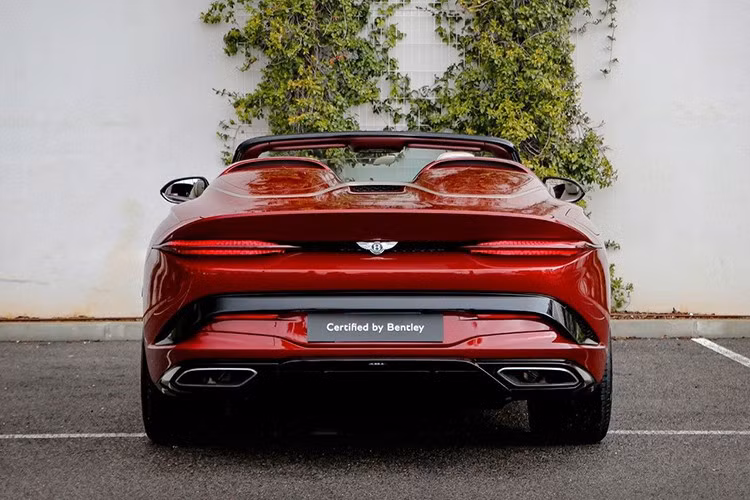 Rất có thể sự tương đồng giữa Bentley Bacalar và Continental GTC tiêu chuẩn đã hạn chế sức hút của mẫu xe giới hạn này. Trong khi một chiếc Continental GTC với cấu hình đẹp chỉ có giá hơn 300.000 USD, Bentley lại định giá Bacalar cao hơn gấp 6 lần.