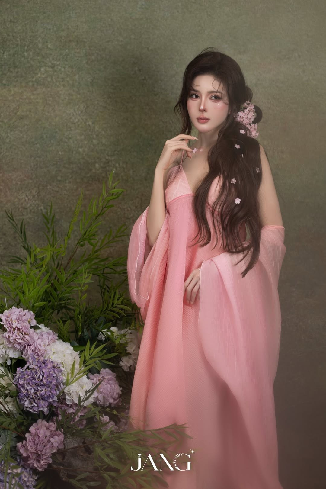 View - 'Búpbê sống' Lilly Luta diện váy lụa như bước ra từ cổ tích | Báo Tri thức và Cuộc sống - TIN TỨC PHỔ BIẾN KIẾN THỨC 24H