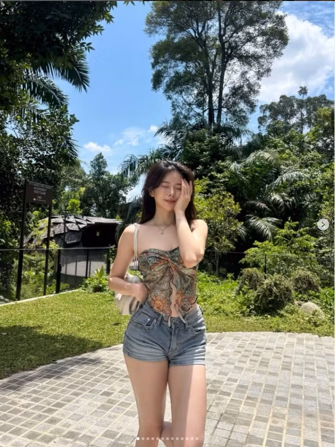 Nhờ sự nghiêm túc và đam mê, cô nàng nhanh chóng trở thành một trong những huấn luyện viên trẻ nổi bật nhất tại Seoul, thường xuyên được mời cộng tác với nhiều thương hiệu thời trang và fitness quốc tế.