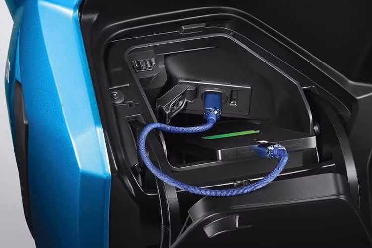 Thay vì sử dụng động cơ mới eSP+ 4 van như Honda Air Blade 125, Honda Vario 125 vẫn sử dụng máy thế hệ cũ eSP 2 van. Cỗ máy này sản sinh công suất tối đa 11 mã lực tại 8.500rpm và mô-men xoắn cực đại 10,8Nm tại 5.000rpm.