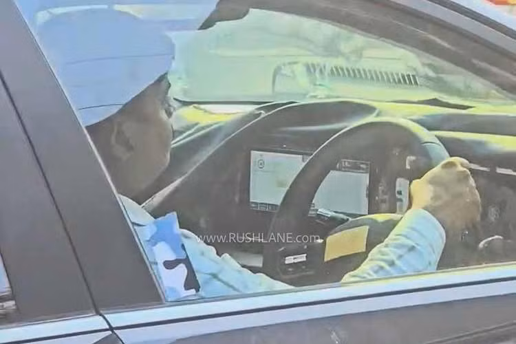 Với chiều dài cơ sở 2.670mm, Accent vốn đã sở hữu một trong những khoang cabin rộng rãi nhất trong phân khúc, đặc biệt là về không gian để chân phía sau. Phiên bản nâng cấp dự kiến ​​sẽ tiếp tục phát huy thế mạnh này bằng cách giới thiệu các vật liệu nội thất được cập nhật và bổ sung thêm các tính năng mới.