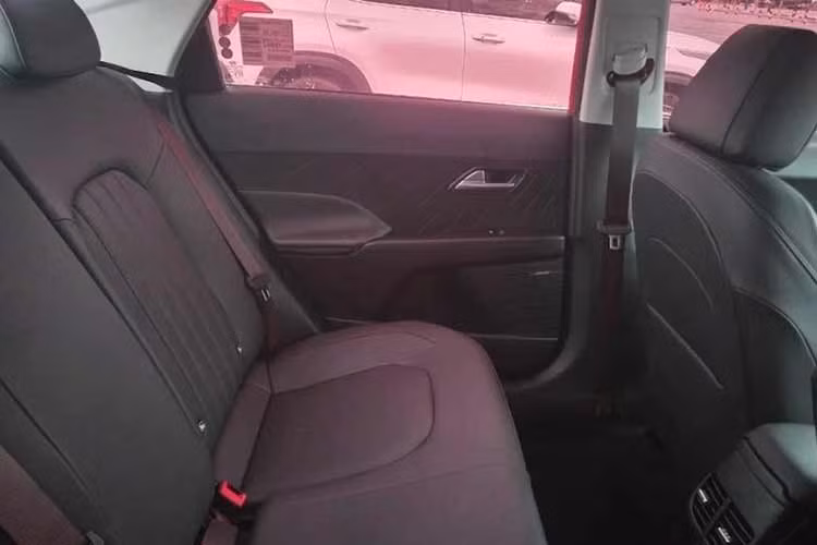 Những nâng cấp dự kiến ​​bao gồm màn hình kỹ thuật số lớn hơn, có thể là thiết lập màn hình kép cho hệ thống thông tin giải trí và bảng điều khiển, thiết kế vô lăng được làm mới và các tính năng tiện nghi bổ sung.