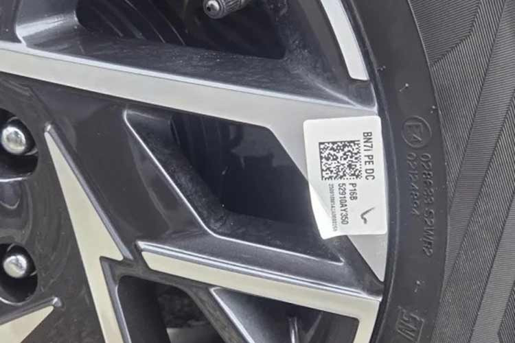 Các cập nhật dự kiến ​​bao gồm cản trước và sau được thiết kế lại lấy cảm hứng từ IONIQ 6, lưới tản nhiệt được cải tiến và đèn LED được nâng cấp, bao gồm đèn pha và đèn DRL. Dải đèn LED mới có thể giúp phân biệt rõ hơn phiên bản nâng cấp với phiên bản hiện tại. Kiểu dáng bên hông có thể sẽ không thay đổi nhiều, tuy nhiên các thiết kế mâm hợp kim mới dự kiến ​​sẽ là một phần của bản cập nhật.