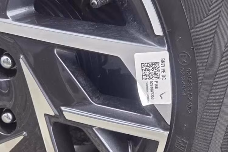 Các cập nhật dự kiến ​​bao gồm cản trước và sau được thiết kế lại lấy cảm hứng từ IONIQ 6, lưới tản nhiệt được cải tiến và đèn LED được nâng cấp, bao gồm đèn pha và đèn DRL. Dải đèn LED mới có thể giúp phân biệt rõ hơn phiên bản nâng cấp với phiên bản hiện tại. Kiểu dáng bên hông có thể sẽ không thay đổi nhiều, tuy nhiên các thiết kế mâm hợp kim mới dự kiến ​​sẽ là một phần của bản cập nhật.