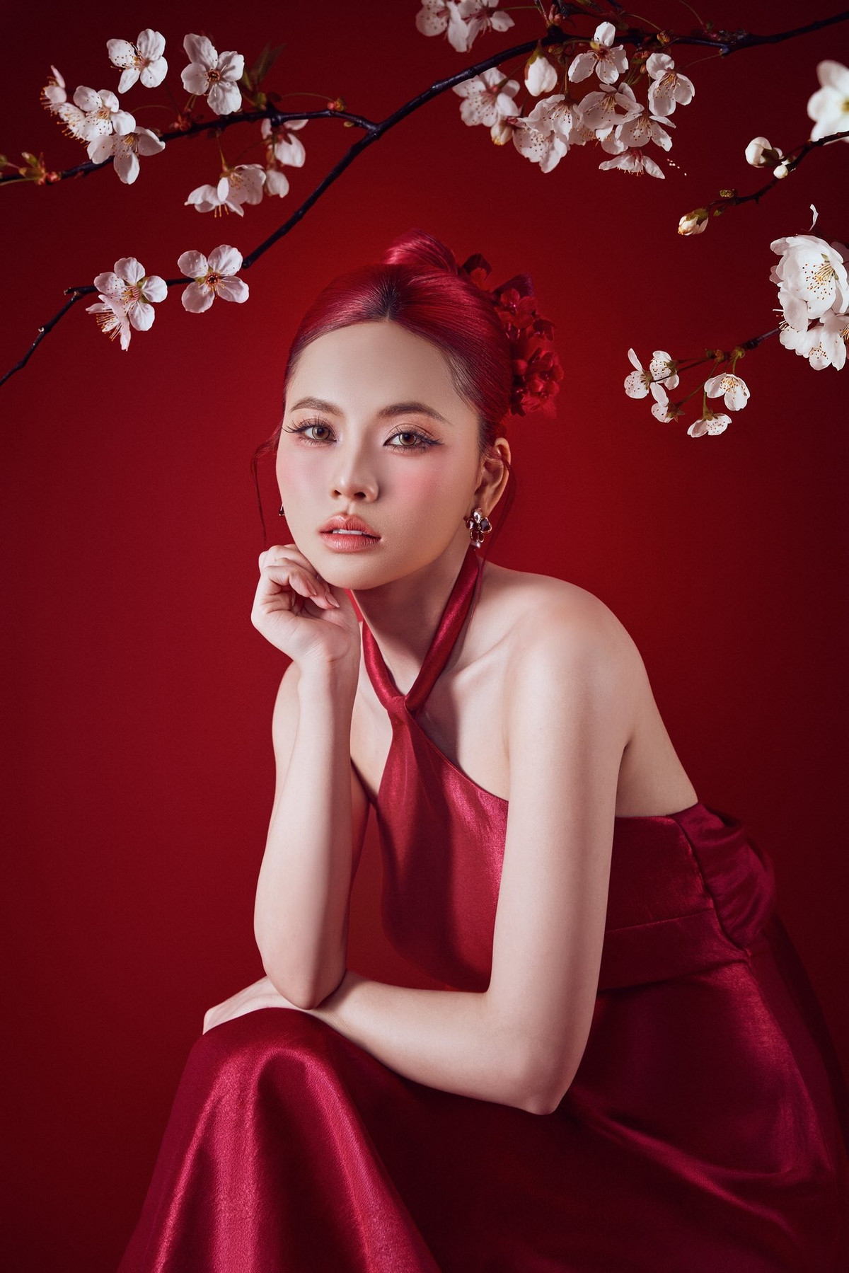 Ngay sau khi loạt ảnh được đăng tải, trang cá nhân của Ngô Lan Hương nhanh chóng nhận về hàng nghìn lượt yêu thích cùng vô số bình luận tích cực.