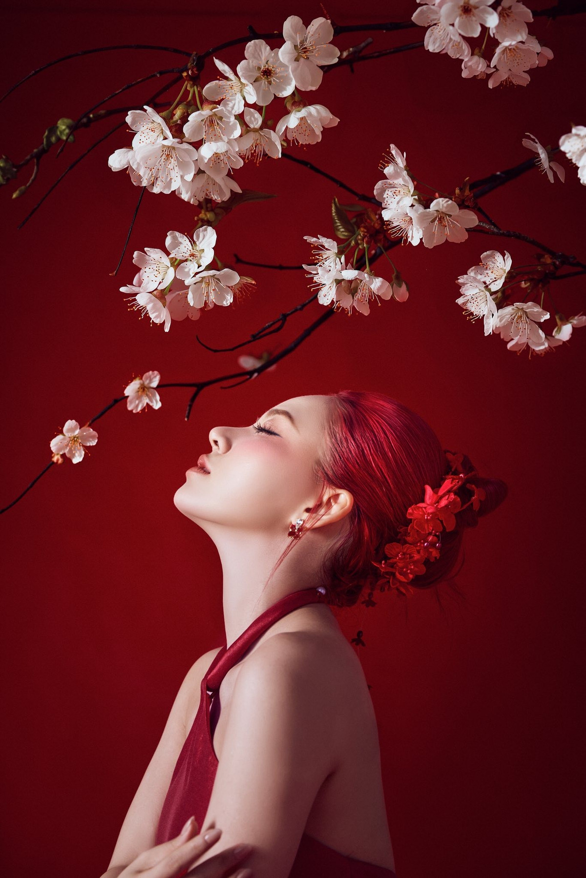 View - Ngô Lan Hương rực rỡ ngày đầu năm trong bộ cánh đỏ quyến rũ | Báo Tri thức và Cuộc sống - TIN TỨC PHỔ BIẾN KIẾN THỨC 24H