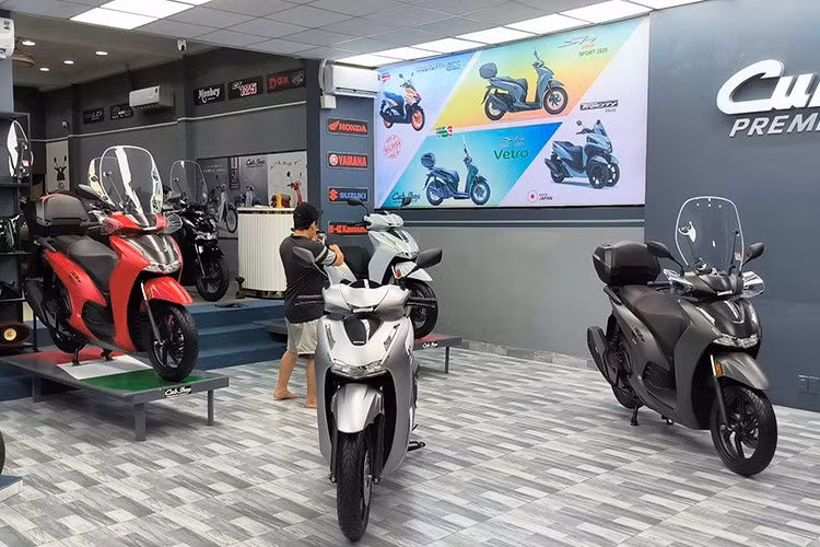 Theo quan niệm của những người chơi dòng xe này, Honda SH nhập Ý được xem là biểu tượng của sự sang trọng và đẳng cấp. Sở hữu SH Ý giúp khẳng định vị thế xã hội, đặc biệt trong tâm lý người Việt, nơi xe nhập ngoại thường được đánh giá cao hơn xe nội địa.