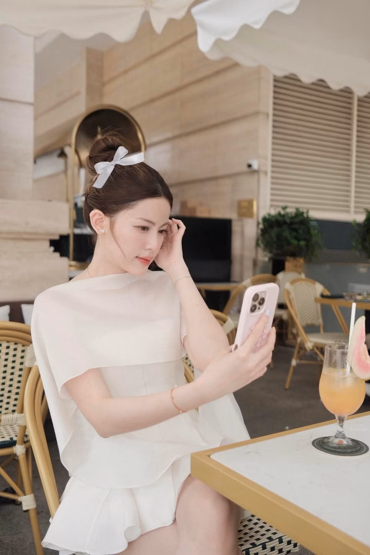 Tăng Mỹ Hàn, hay còn được biết đến với biệt danh Babyboo, là một trong những hot girl được yêu thích trên mạng xã hội Việt Nam trước khi lùm xùm đời tư nổ ra.