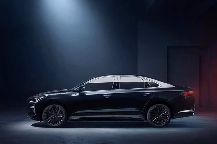 Hầu như không có thay đổi nào được thực hiện đối với nội thất của chiếc xe sedan Geely Preface khi chuyển đổi thành Volga C50. Xe vẫn giữ nguyên vô lăng 4 chấu, bảng đồng hồ kỹ thuật số và màn hình giải trí đặt dọc như mẫu ôtô Trung Quốc.