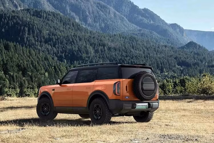 Bronco Basecamp do liên doanh giữa Ford và đối tác nội địa Jiangling Motors Corporation (JMC) phát triển, sản xuất. Đây cũng chính là liên doanh đã phát triển Ford Territory đang bán ở thị trường Việt Nam.