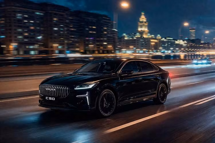 Việc Volga quay trở lại thị trường rõ ràng mang ý nghĩa biểu tượng đối với ngành công nghiệp ôtô Nga. Tuy nhiên, cách tiếp cận dựa gần như hoàn toàn vào nền tảng của Geely cũng đặt ra không ít tranh luận. Ở góc độ thực dụng, đây là con đường nhanh nhất để tái gia nhập thị trường trong bối cảnh thiếu hụt công nghệ và chuỗi cung ứng. Nhưng về dài hạn, Volga sẽ phát triển bản sắc riêng, hay tiếp tục là “lớp vỏ Nga” cho các sản phẩm Trung Quốc?