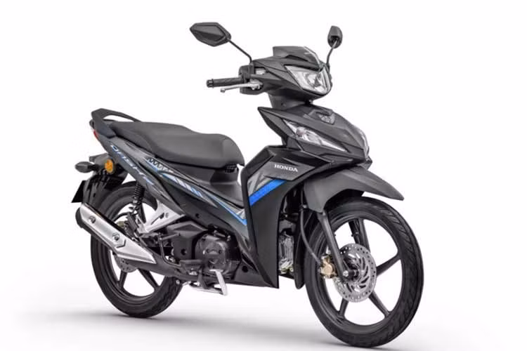 Là mẫu xe số được ưa chuộng tại nhiều quốc gia Đông Nam Á, Honda Dash 125 với thiết kế thể thao, nhỏ gọn đem tới sự lựa chọn thực dụng cho nhu cầu di chuyển hàng ngày. Ở phiên bản 2026 vừa trình làng, xe nổi bật với diện mạo mới nhờ dàn áo mới trong khi vận hành và các trang bị không thay đổi.