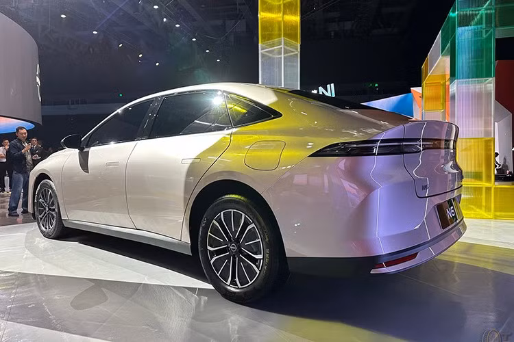 Tại thị trường Trung Quốc, Nissan N6 2026 là đối thủ cạnh tranh trực tiếp của Toyota Camry, Deepal L06, Changan Qiyuan A06, Geely Galaxy Starshine 6, BYD Qin L, Geely Galaxy A7... trong phân khúc xe sedan hạng D tại Trung Quốc.