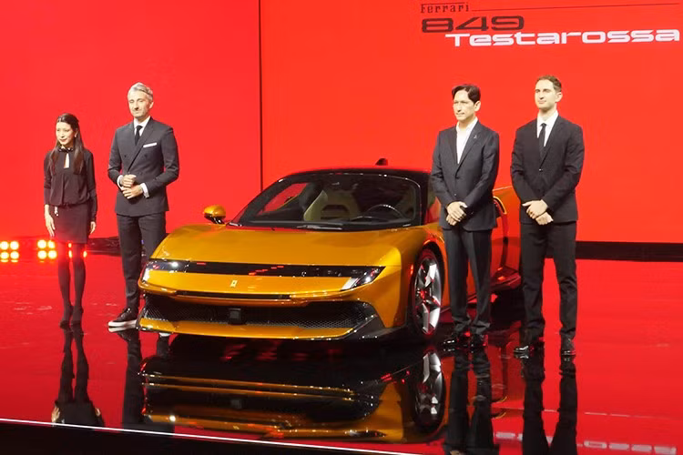 Ferrari vừa đưa 849 Testarossa chính thức ra mắt thị trường Đông Nam Á thông qua sự kiện ra mắt tổ chức tại Thái Lan. Theo một số nguồn tin, ngay sau sự kiện, đã có khách hàng Việt Nam đặt mua 849 Testarossa chính hãng, dù số lượng phân bổ cho thị trường trong nước vô cùng hạn chế.