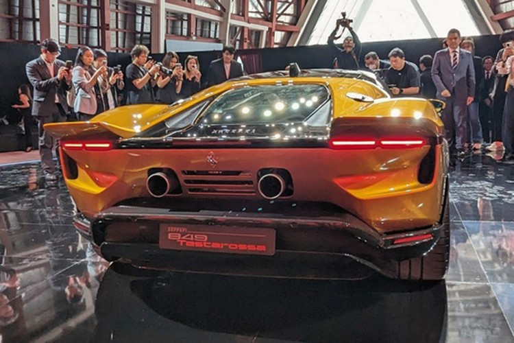 Hệ truyền động hybrid đi cùng hệ dẫn động bốn bánh toàn thời gian với khả năng phân bổ mô-men xoắn linh hoạt để tối ưu lực bám. Trong một số điều kiện, hệ thống cho phép xe vận hành ở chế độ chạy điện thuần với cầu trước, di chuyển tối đa 24 km và đạt tốc độ 130 km/h.