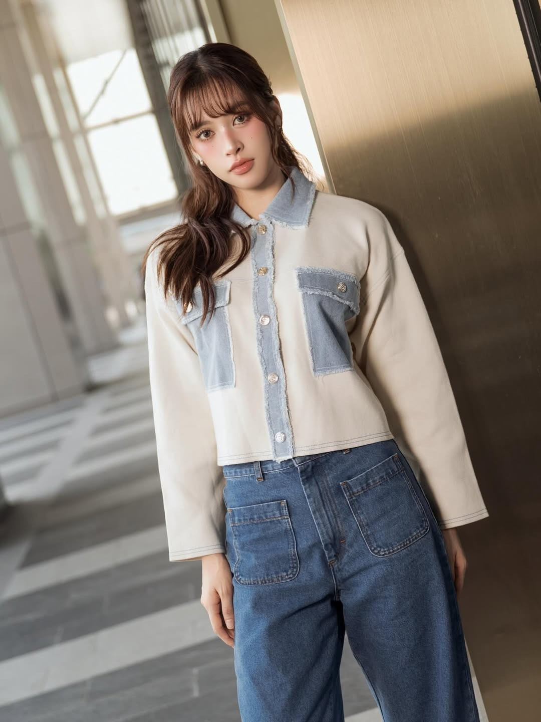 Trần Tiểu Vy, thường được biết đến với nghệ danh Tiểu Vy, là một nữ người mẫu, nhân vật truyền hình kiêm diễn viên người Việt Nam. Cô là người đạt danh hiệu Hoa hậu Việt Nam 2018, qua đó đại diện cho đất nước tham dự tại cuộc thi Hoa hậu Thế giới 2018.