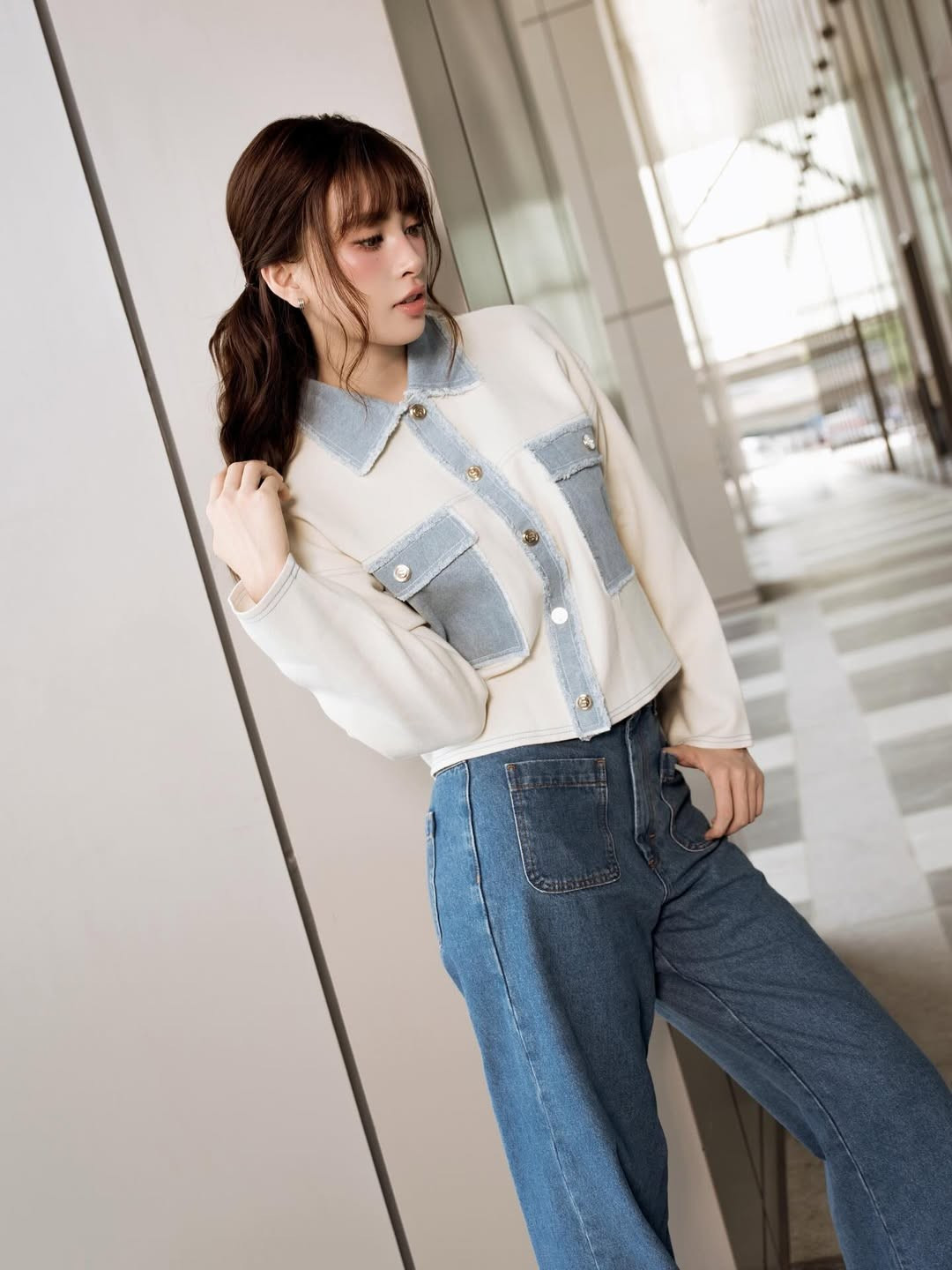 Bên cạnh đó, Tiểu Vy cũng xuất hiện trong các show thời trang, đảm nhiệm vai trò vedette hoặc khách mời danh dự. Thường xuyên đồng hành với các thương hiệu lớn trong lĩnh vực làm đẹp, thời trang và phong cách sống.