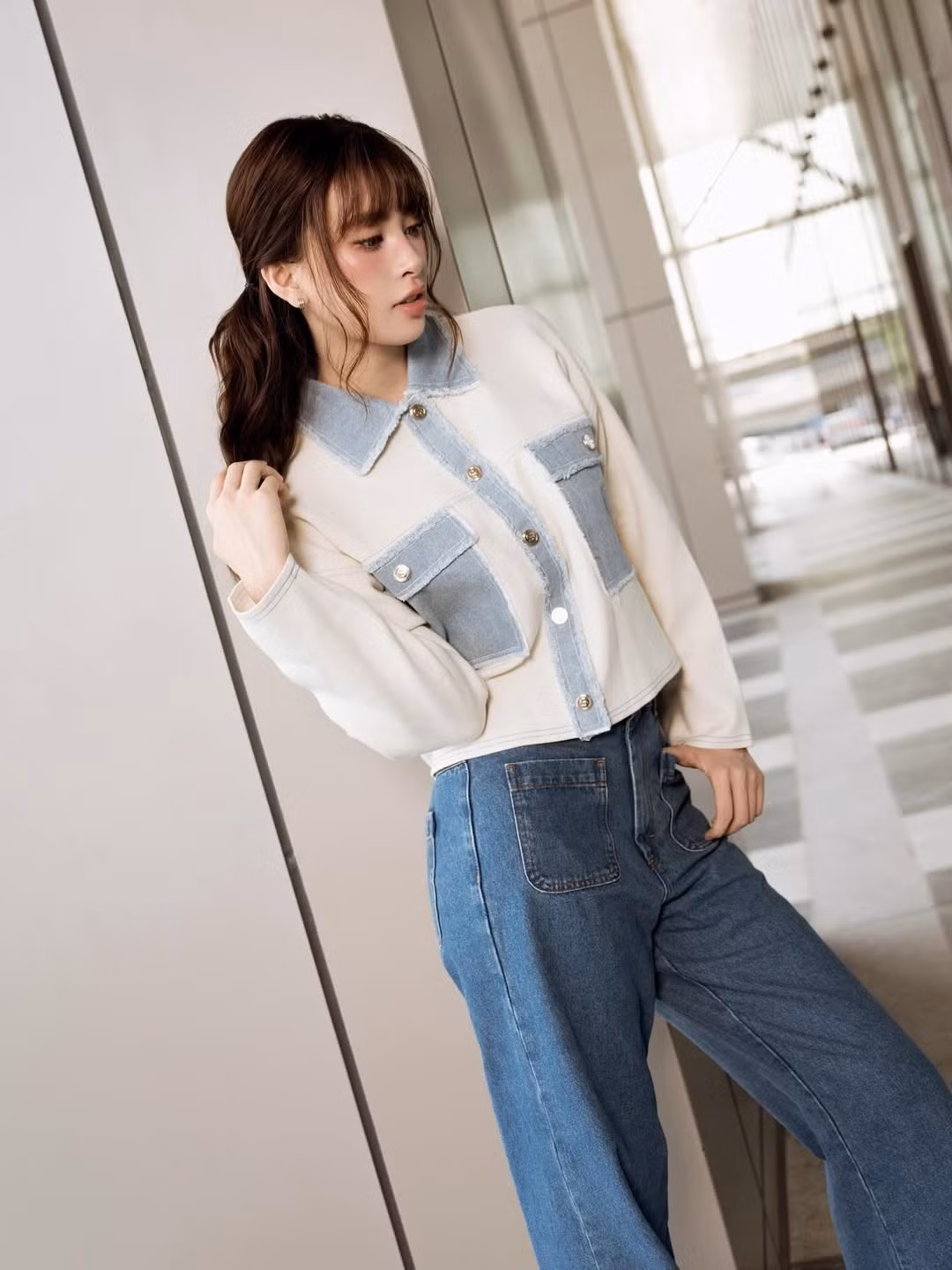 Bên cạnh đó, Tiểu Vy cũng xuất hiện trong các show thời trang, đảm nhiệm vai trò vedette hoặc khách mời danh dự. Thường xuyên đồng hành với các thương hiệu lớn trong lĩnh vực làm đẹp, thời trang và phong cách sống.