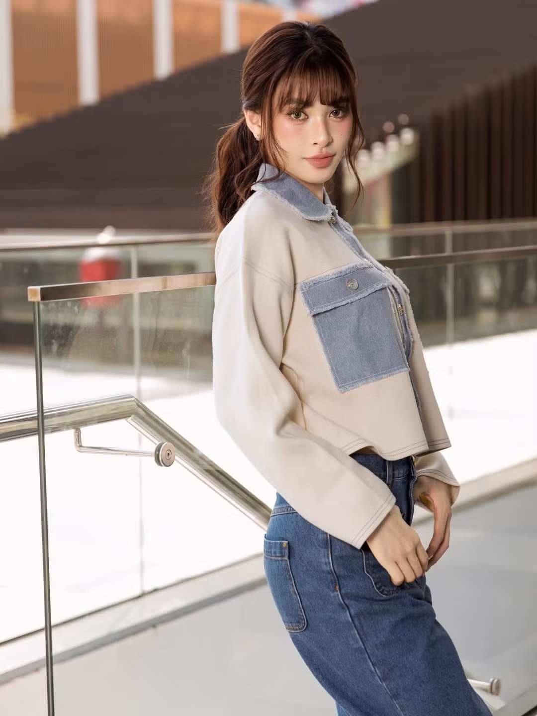 Thời gian gần đây, Trần Tiểu Vy vẫn là một trong những nàng hậu hoạt động sôi nổi và giữ được độ phủ truyền thông ấn tượng như cô tham gia nhiều dự án thiện nguyện, đặc biệt là các chương trình dành cho thanh thiếu niên.