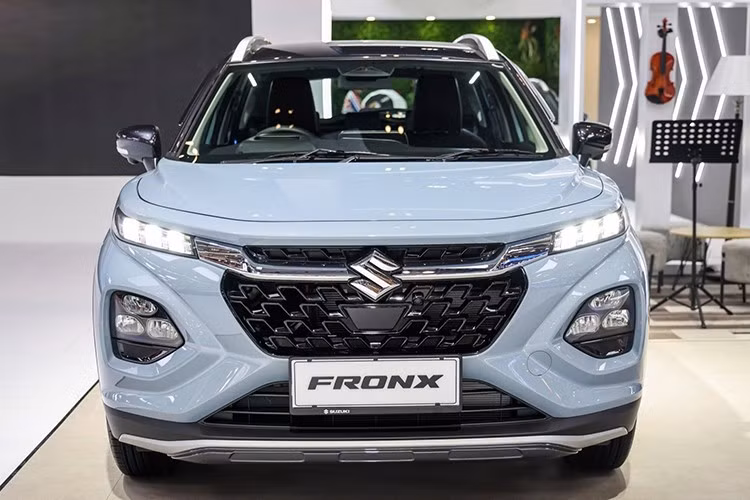 Tại thị trường Indonesia, Suzuki Fronx được bán ra với 3 phiên bản bao gồm; GL, GX và SGX. Trang bị tiêu chuẩn trên xe có phanh đĩa bánh trước và tang trống bánh sau. La-zăng 16 inch, treo trước kiểu MacPherson và phía sau là dầm xoắn.