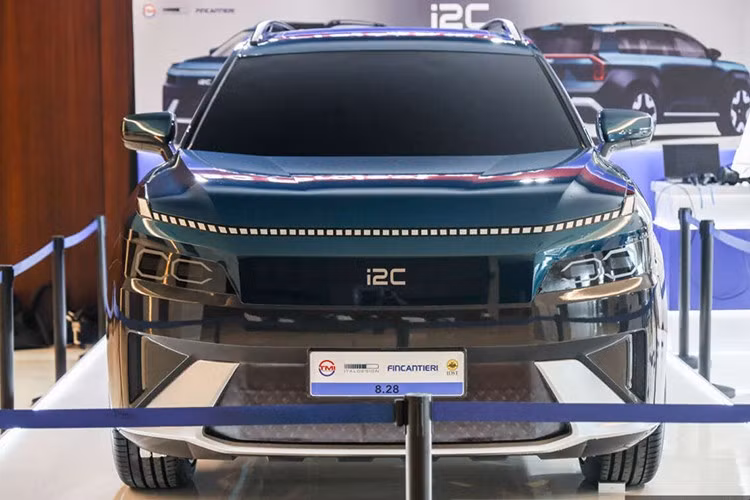 Hãng cũng cho biết sẽ sản xuất khoảng 40 - 50 mẫu xe nguyên mẫu để phục vụ các thử nghiệm va chạm, đánh giá khả năng sản xuất và kiểm chứng công nghệ. Toàn bộ quá trình được hỗ trợ bởi mô phỏng kỹ thuật số tiên tiến, tương tự trong ngành hàng không vũ trụ.