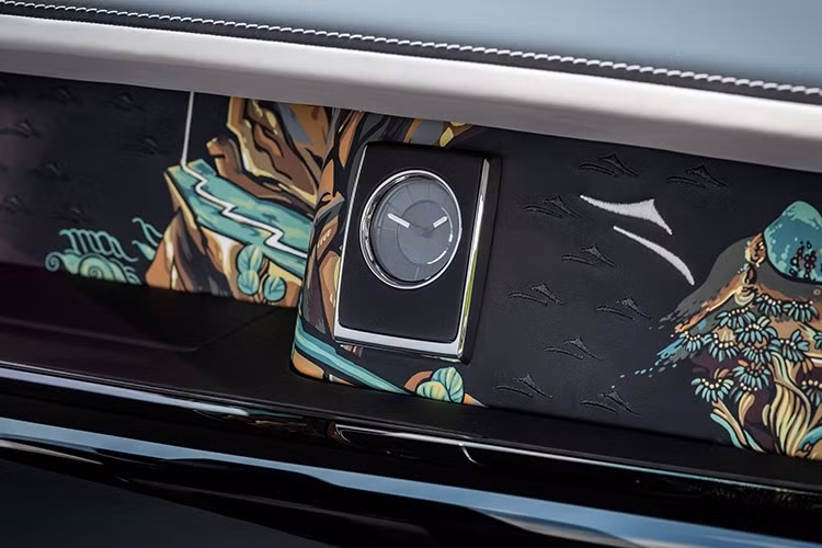 Ba chiếc xe nghệ thuật độc đáo này là Rolls-Royce Phantom VIII, Black Badge Cullinan Series II và xe điện hiệu suất cao Black Badge Spectre hoàn toàn mới.